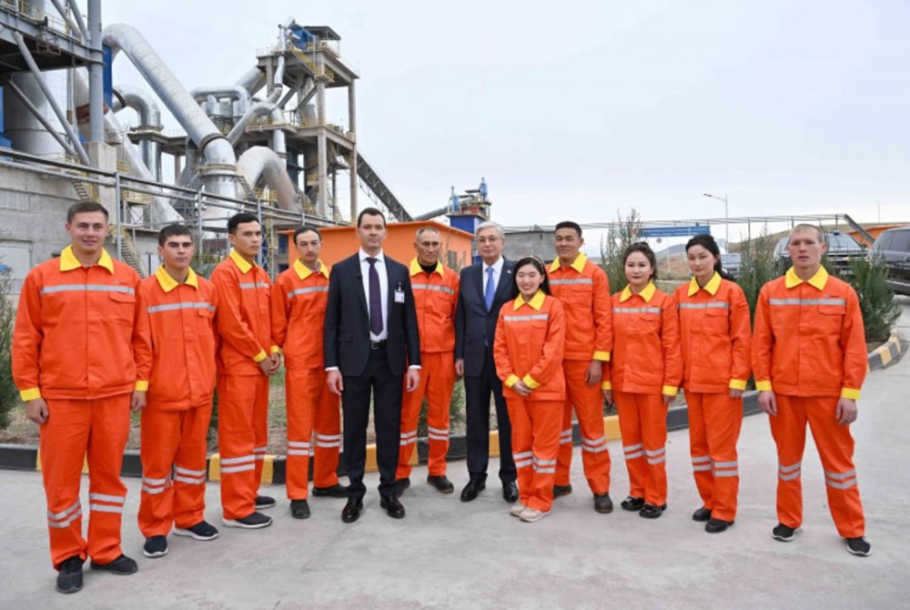 Президент ознакомился с работой цементного завода "ALACEM"